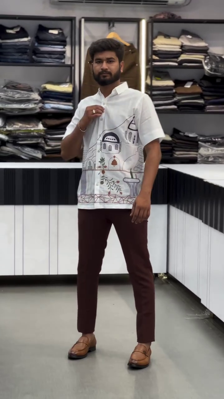 Men Spread Collar Graphic Printed Cotton Boxy Casual Shirt - Image 3