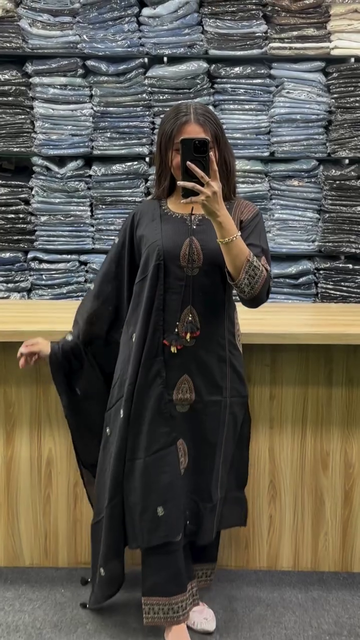 Women’s Elegant Long Kurti Pant and Dupatta Set - Image 3
